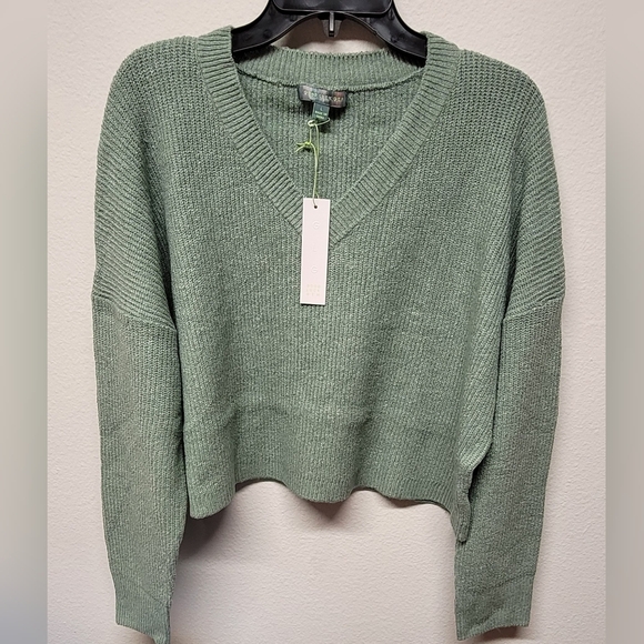 Good Luck Gem Sweaters - Good Luck Gem ribbing crop v-neck sweater Granite Green